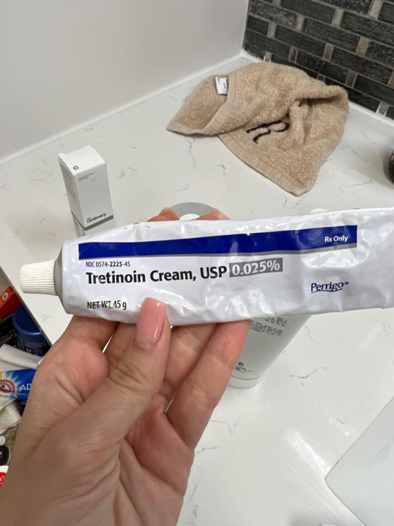 Vì Sao Dùng Tretinoin Trị Mụn Mãi Không Khỏi