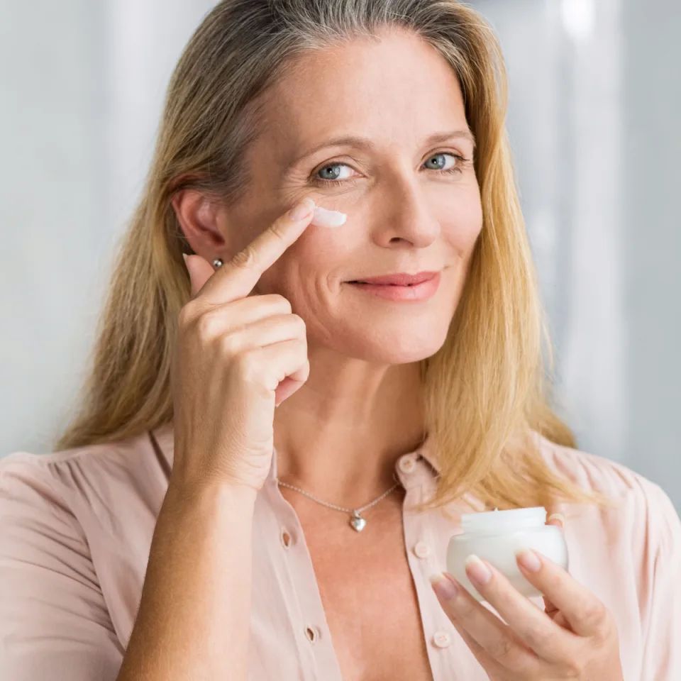 Adapalene Và Tretinoin Khác Nhau Như Thế Nào